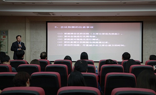 講課2.jpg 講課2.jpg