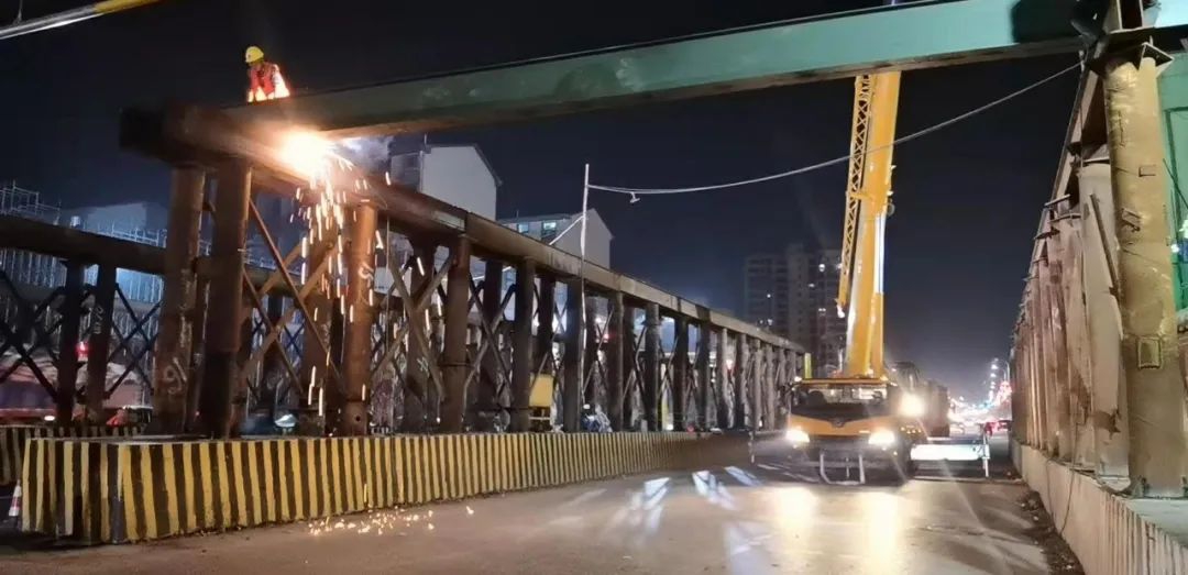 黨委書記、董事長涂建平現(xiàn)場調(diào)度南外環(huán)高速項(xiàng)目工程